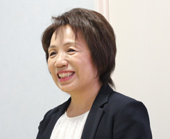 代表　西野 伸子